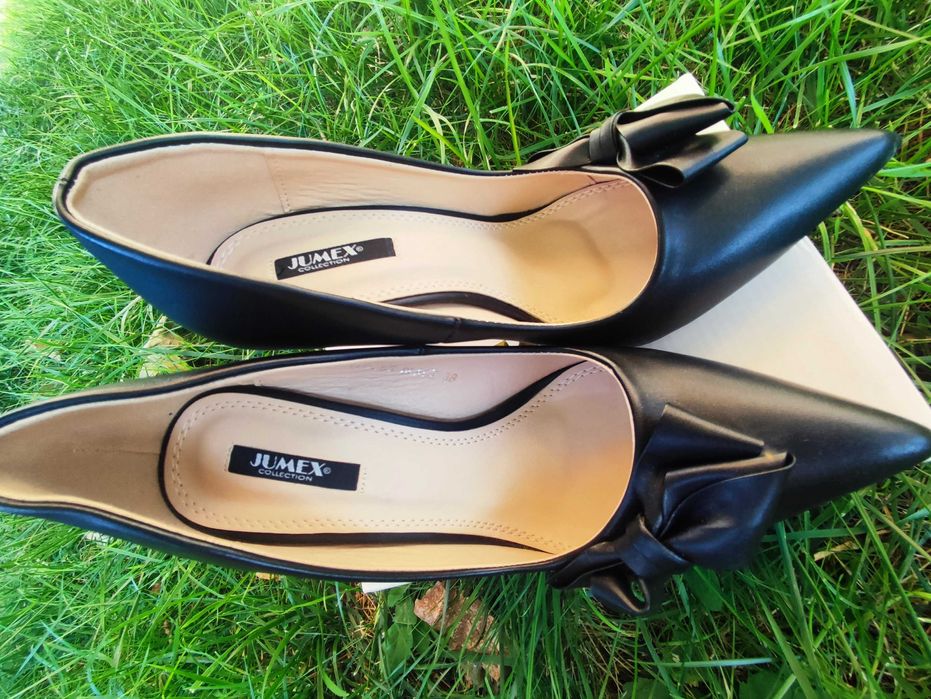 Черни кожени обувки с панделка