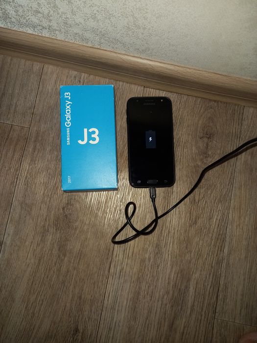 Продам телефон Самсунг  ,, Galaxy J3 ,, . .