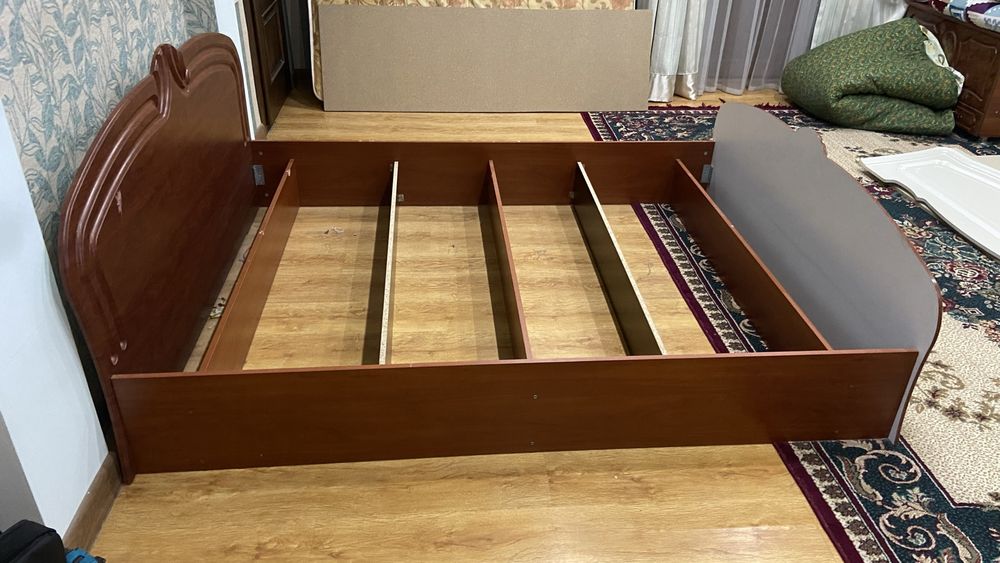 Продам спальную гарнитуру