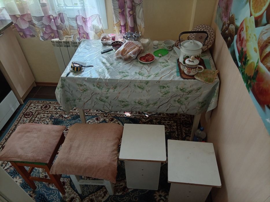 Продам кухня и стол со стульями