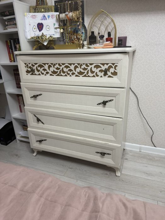 Продаю шкаф для одежды тумбу 1 комод