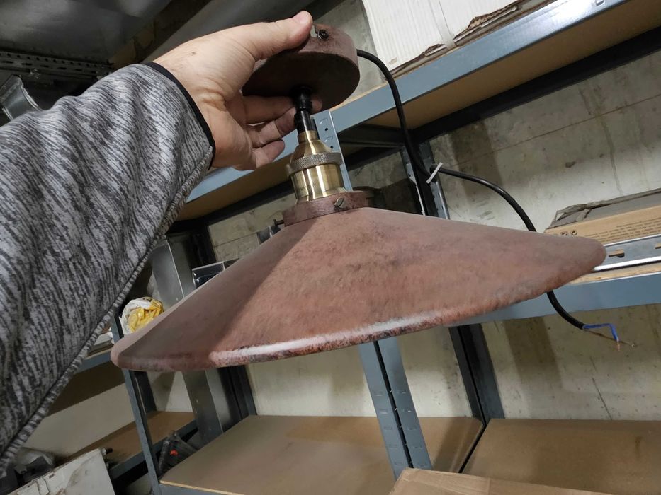 Висящо осветително тяло, индустриален стил.