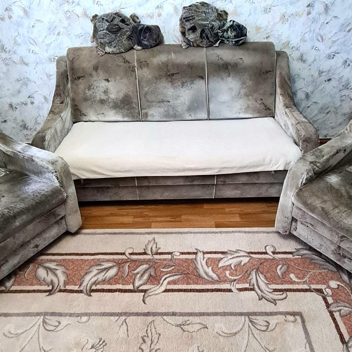 Диван с двумя креслами