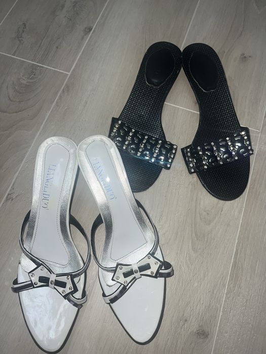 Босоножки на низком каблуке