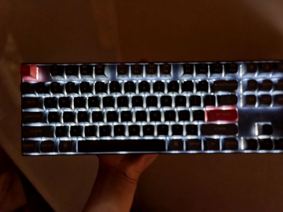Keychron K8 pro yangi holatda