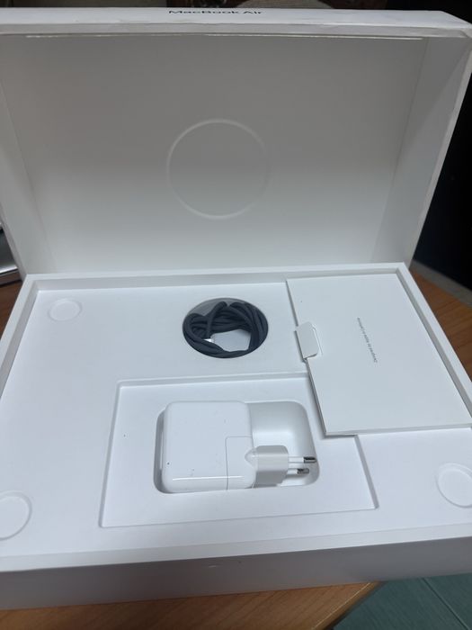 Macbook air 13 m4 256 gb