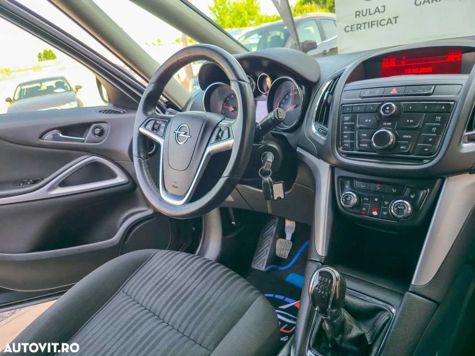OPEL ZAFIRA . T locuri . Portbagaj de biciclete . Rate fixe . Garantie