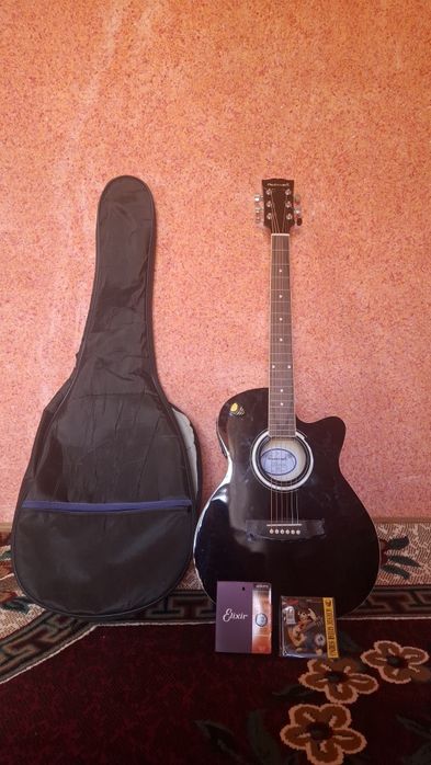 Akustik gitara sotiladi kelishamiz