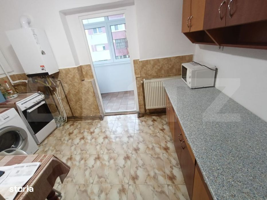 Inchiriere apartament 3 camere, 2 bai, balcon inchis – zona Kaufland