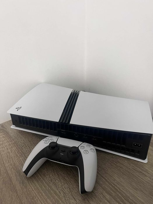 Vând PlayStation 5 Pro