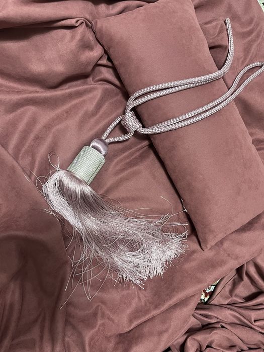 Продам шторы в комплекте с подхватами