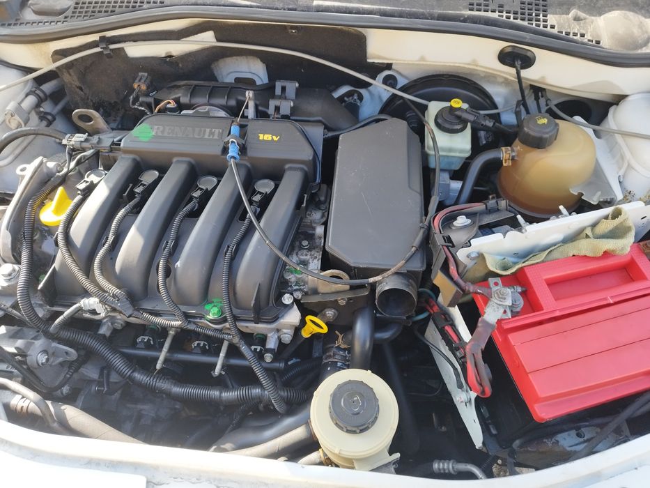 Лада Ларгус 1,6 ( Рено) 7 мест. 2014 года