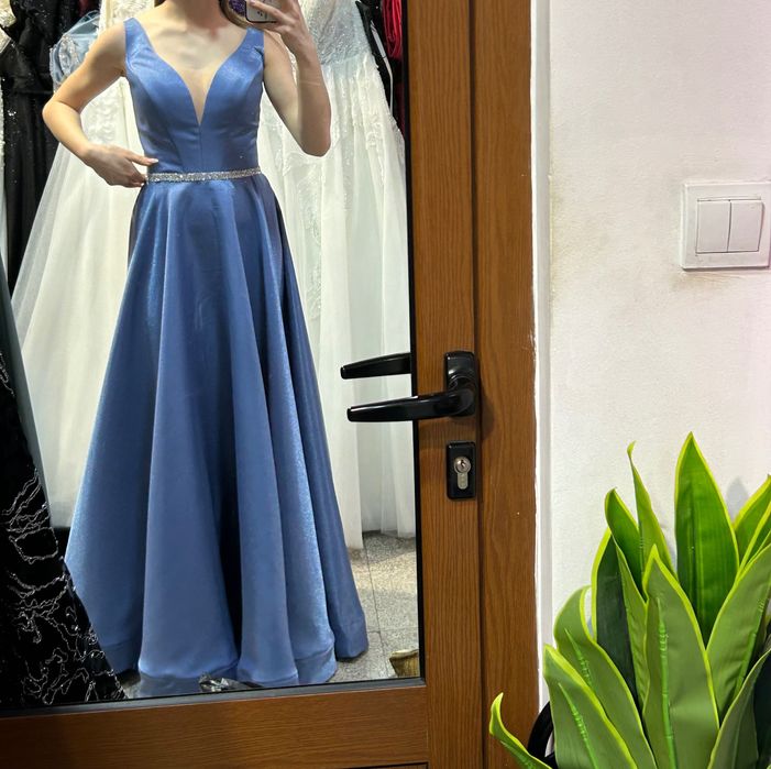 Синя бална рокля