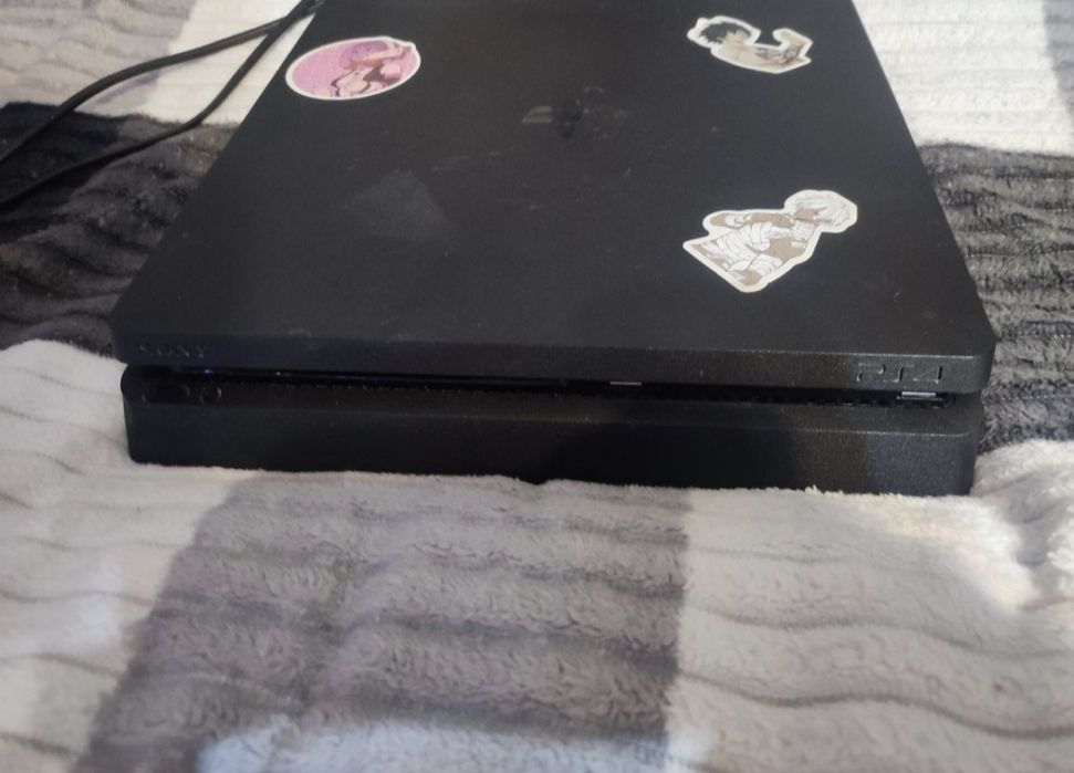 продам SonyPS4 FAT 1TB 6игры+2геймпада