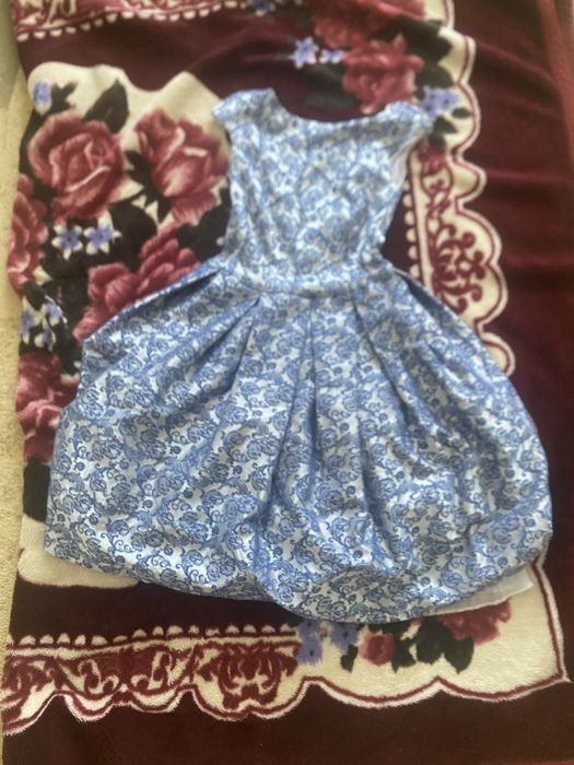 Продаю платье от 6-10 лет девочке