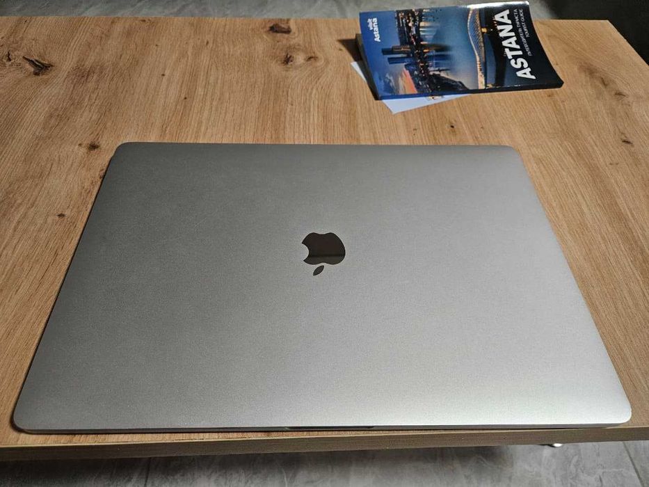 Macbook pro 15, 2017, Core i7, 16G/1Tb/ Touch Bar