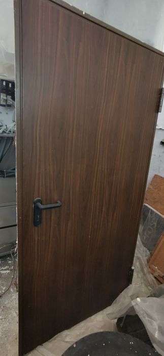 Входна врата огнеопорна