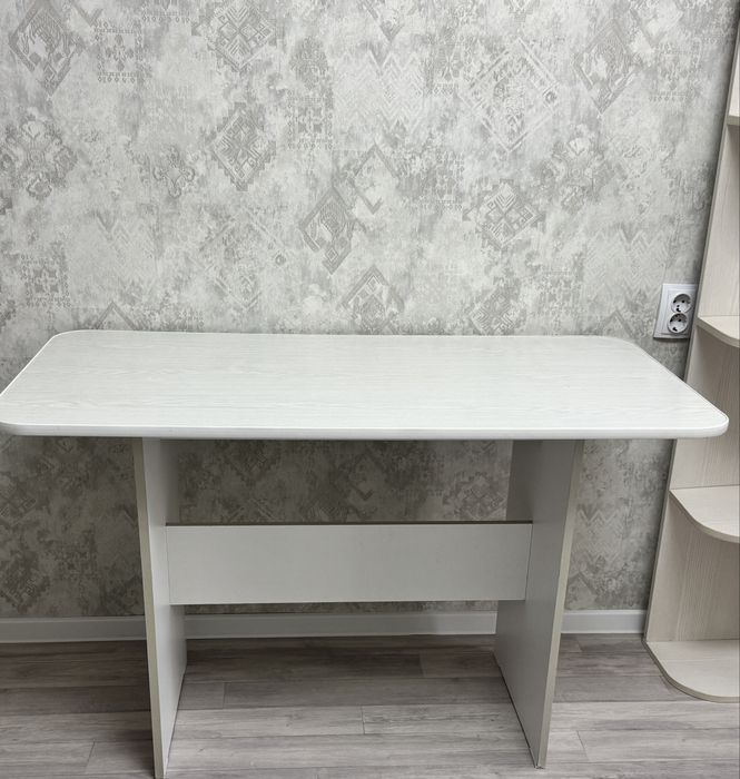Продам стол и 4 стула