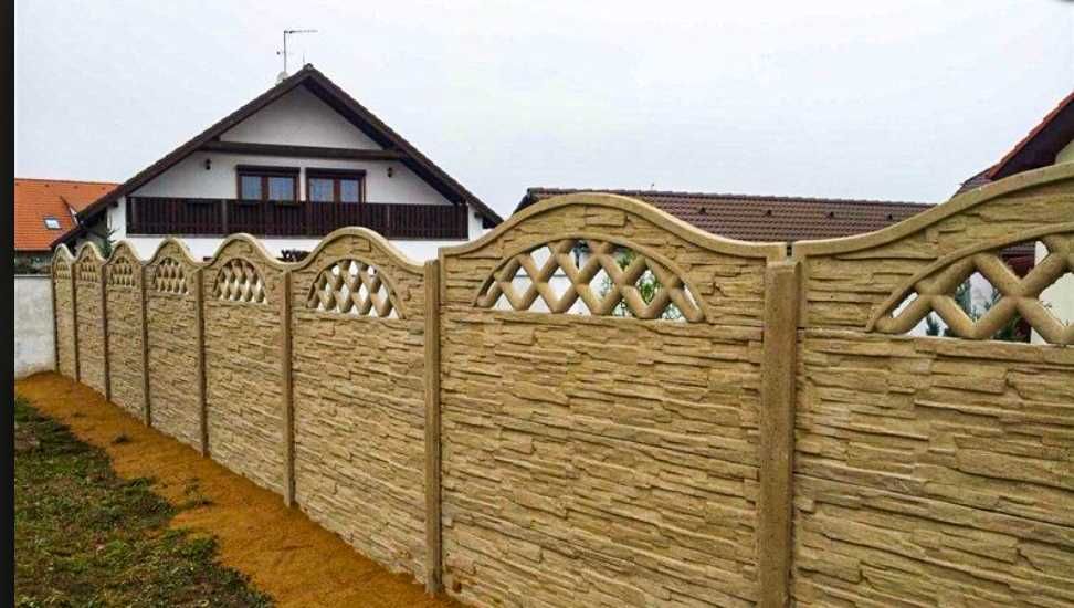 Gard ornamental si stalpi spalieri, pari din beton pentru imprejmuiri