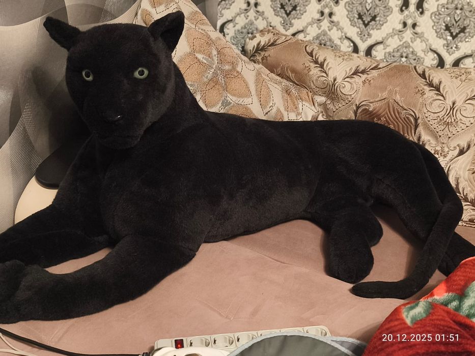 Пантера чёрная, игрушка большая.