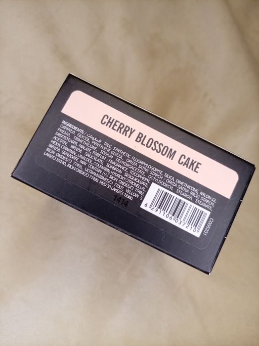 Huda Beauty Easy Bake