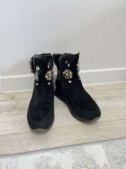 Прдам зимнюю обувь