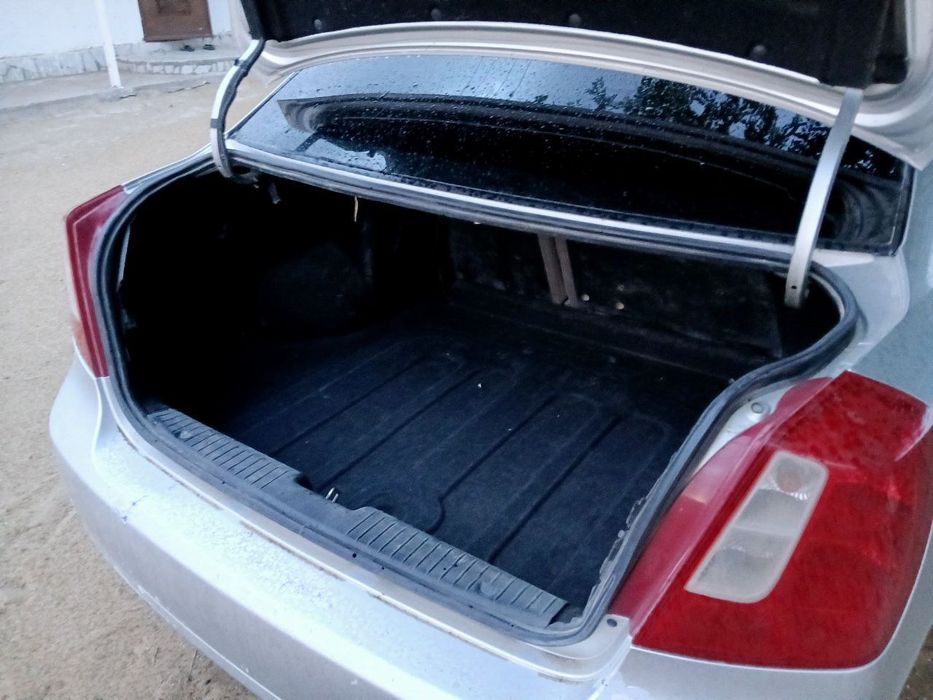 Srochno Chevrolet Lacetti sotiladi 1.8