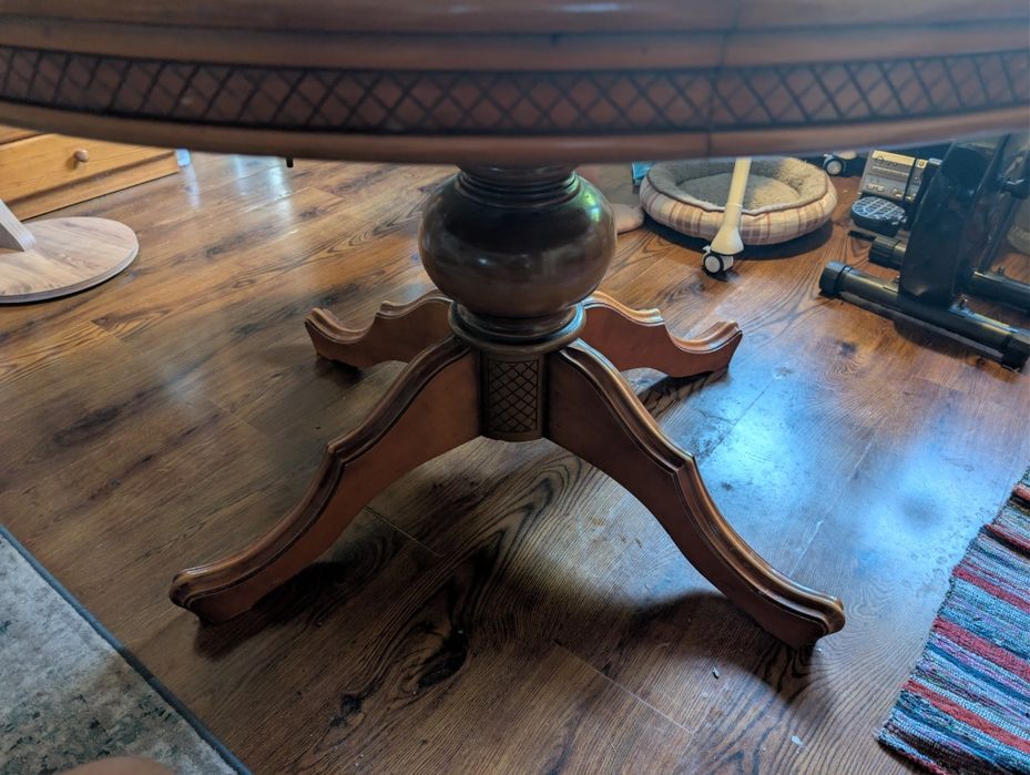 Colțar și Masă Extensibilă Clasică din Lemn (Ovală / Rotundă) – 115-154 cm