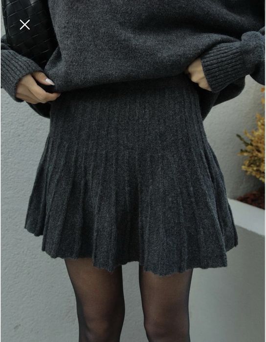 Дамски комплект от пола и блузка