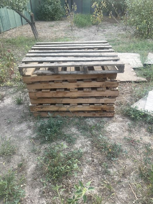 Продам  палеты  разные
