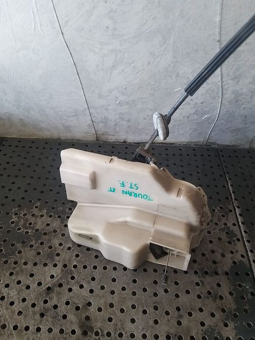 Broasca usa stanga fata vw touran 1t