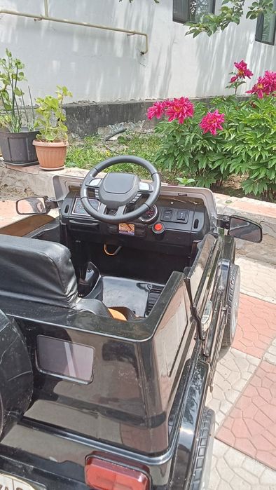 электромашинка Мерседес