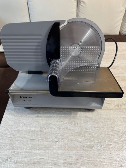 Колбасорезачка taurus