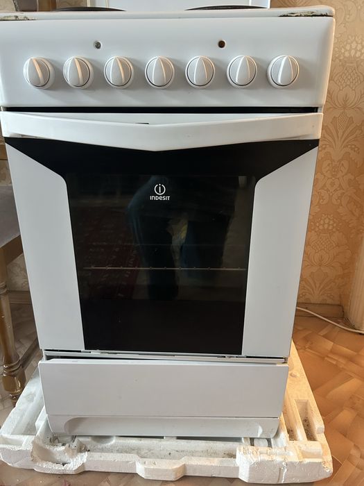 Продам электроплитк indesit