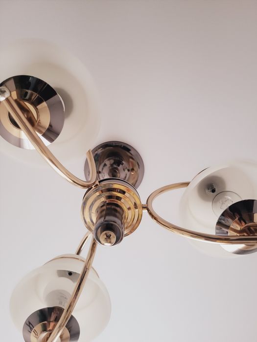 Люстра трёхрожковая