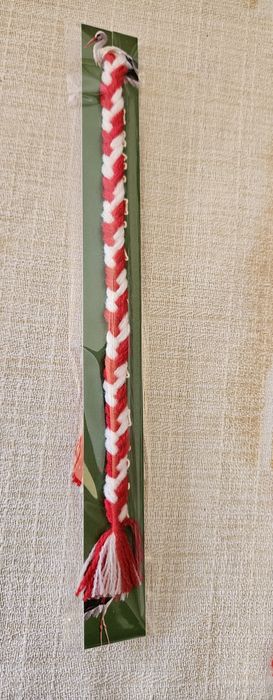 Продавам мартеници