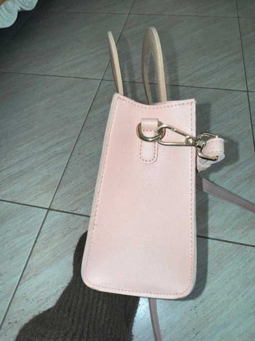 Сумка нежно-розовая с ремешком