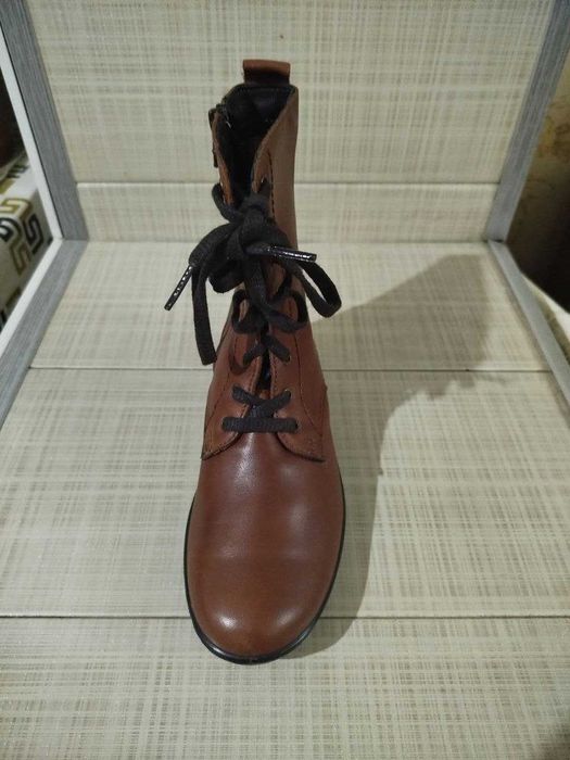 Продаю новые женские кожаные ботинки ESSE р 37 звоните смело