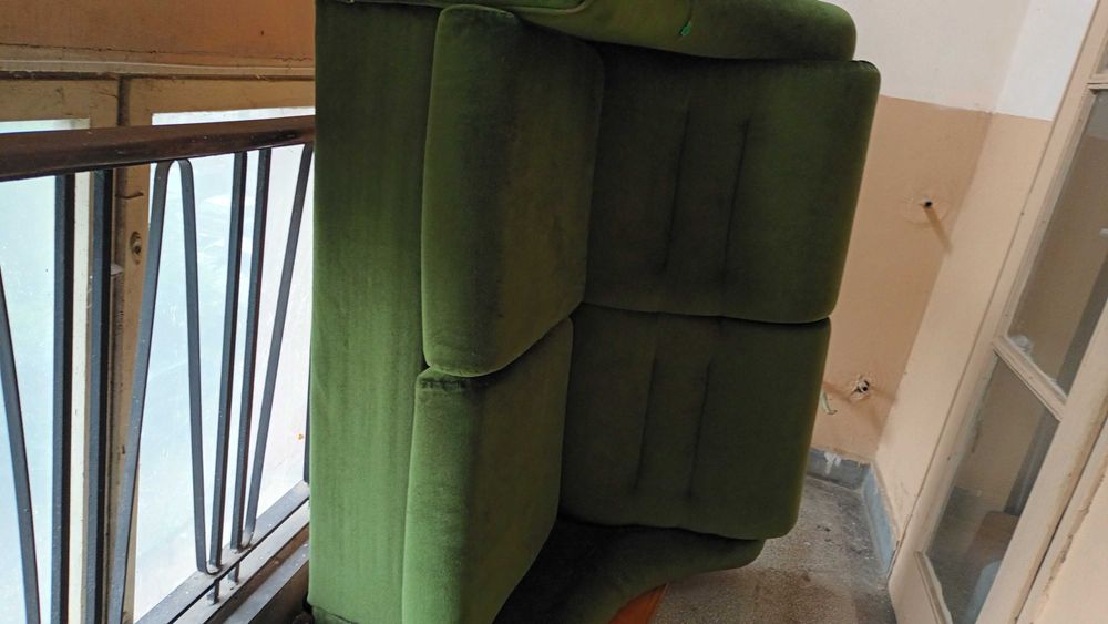 Продавам диван...