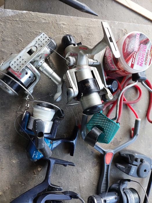 Рибарски принадлежности палатка въдици макари походна легло