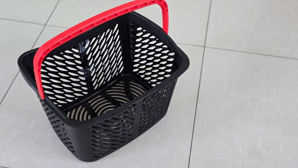 Пластиковая вогнутая покупательская корзина 20 л