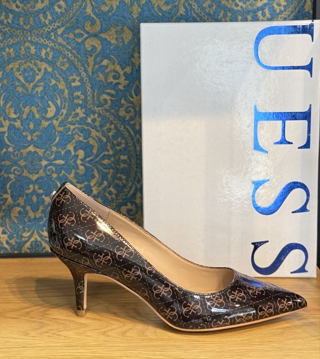 Дамски обувки на ток GUESS Monogram 36 и 40