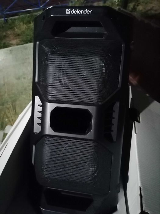 Классная большая колонка на аккумуляторе