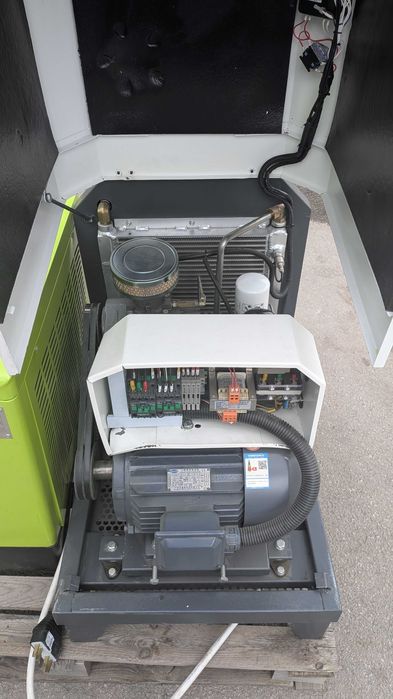 Винтов компресор 7.5kW, 1.2 m³/min, 7.8 atm + Изсушител + 600л въздушен ресивър