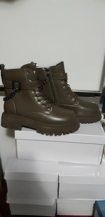 Ghete pentru damă îmblănite și impermeabile de iarnă