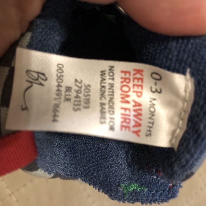 Продаются малышковые кроссовки.