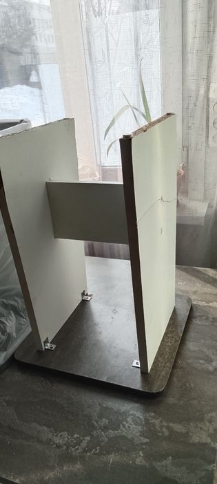 Продам стол со стульями.