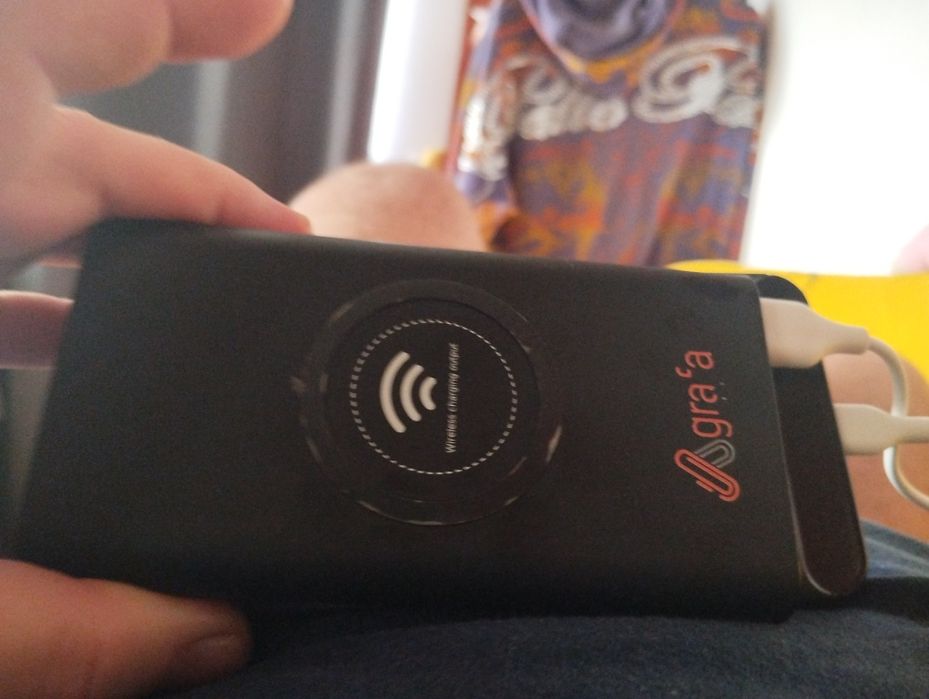 batteria externa 8.000 mah  incarcare cu cablu si wireless doar  55 lei