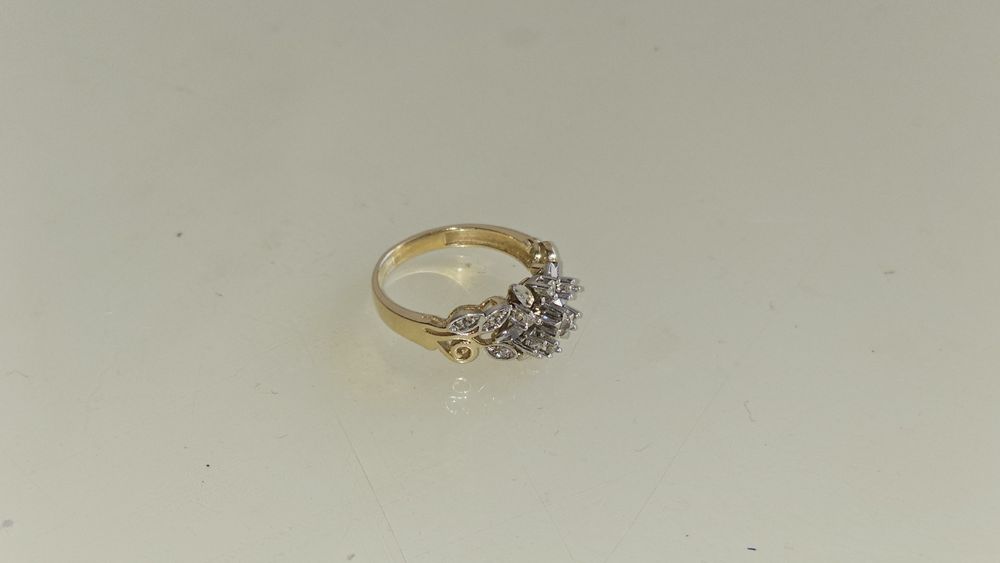 Бриллиант кольцо лимонный золото