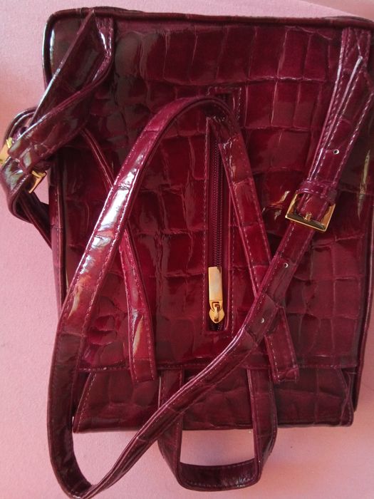 Дамски чанти различни големини модели цветове